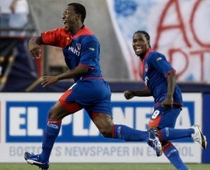 Mones Chery et Leonel Saint-Preux après le but face aux Etats-Unis